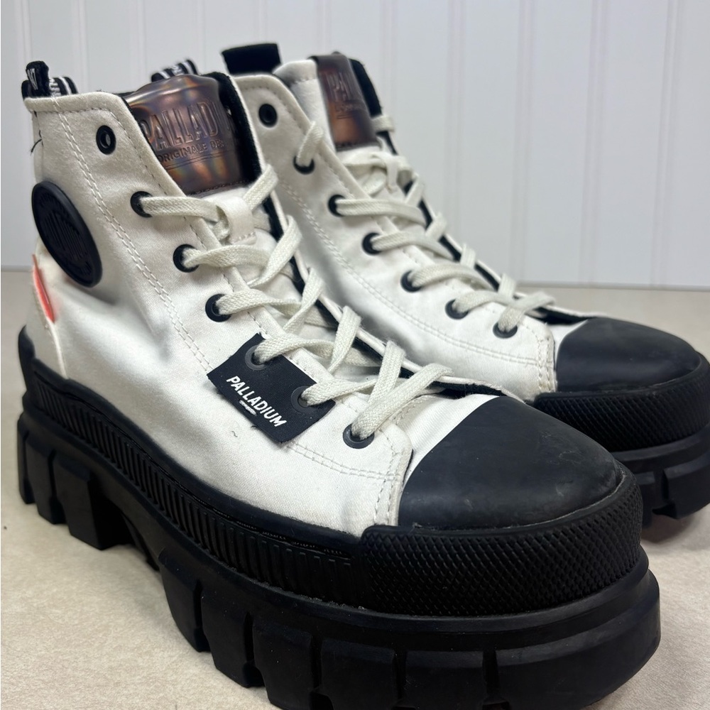 Palladium Revolt Hi Tx Sneaker Combat Boots S3 Star White Womens Size 6.5